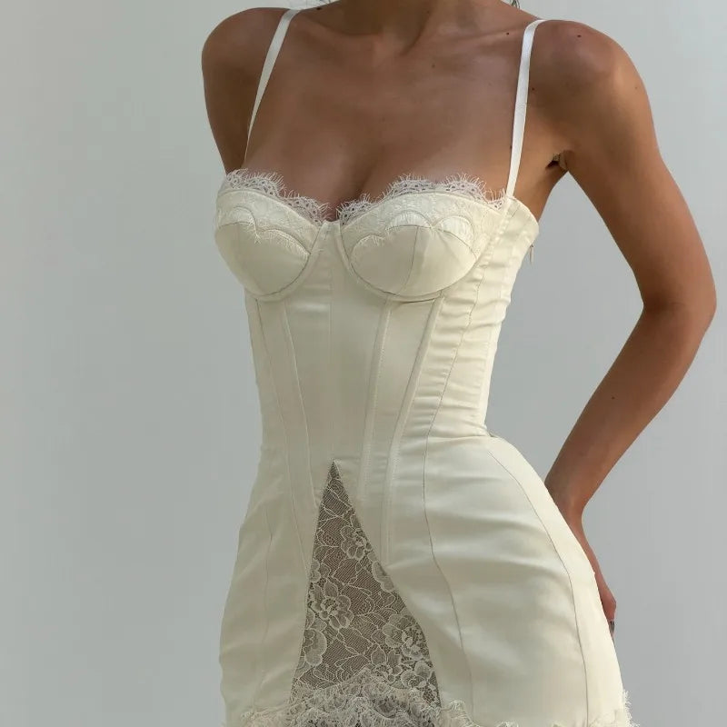 Mini Abito Corsetto in Raso con Schiena Scoperta e Dettagli in Pizzo