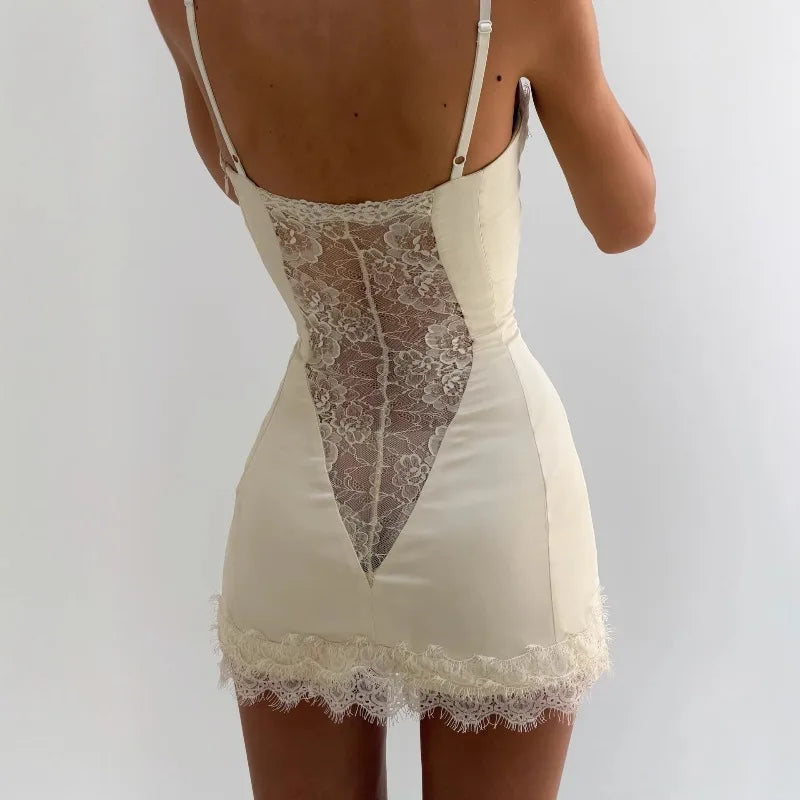 Mini Abito Corsetto in Raso con Schiena Scoperta e Dettagli in Pizzo